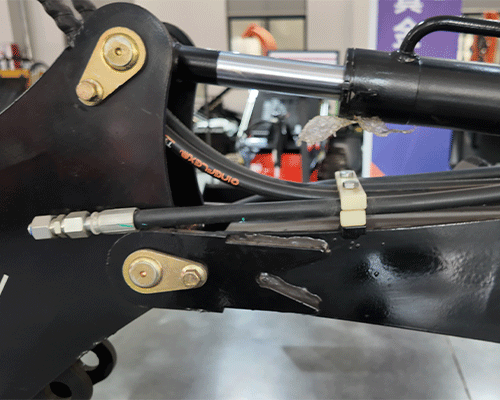 Mała koparka o masie 1,2 tony